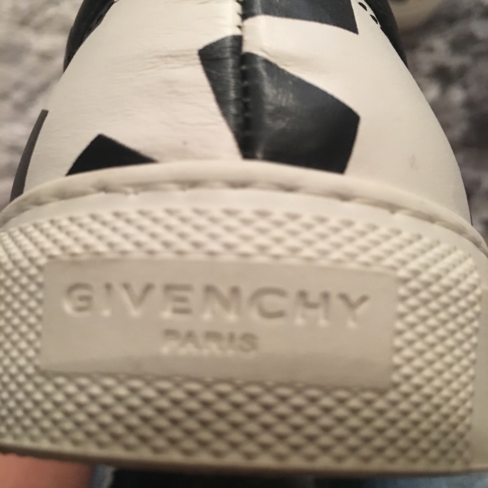 Givenchy - Picture 4 of 6